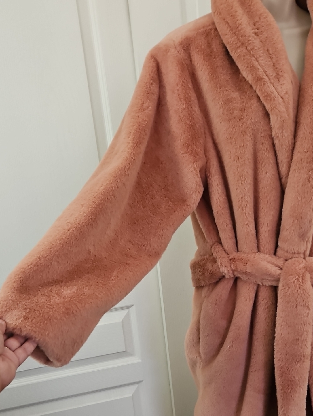 Victoria’s Secret | Blush Pink Faux Fur Plush Robe M/L - Picture 3 of 12